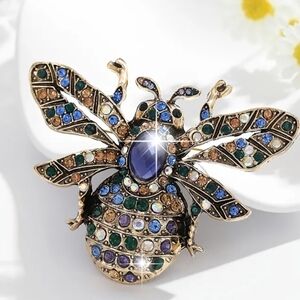 🆕️🐝 RHINESTONE ENCRUSTED  BUMBLE BEE BROOCH / PIN - MULTI COLOURED🐝